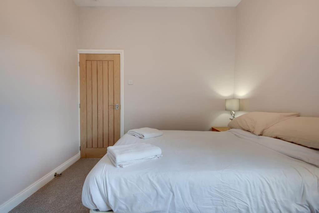 The Long Hall 2 Bed Ground Floor Annexed Apartment - Sleeps 6 Chesterfield Eksteriør bilde